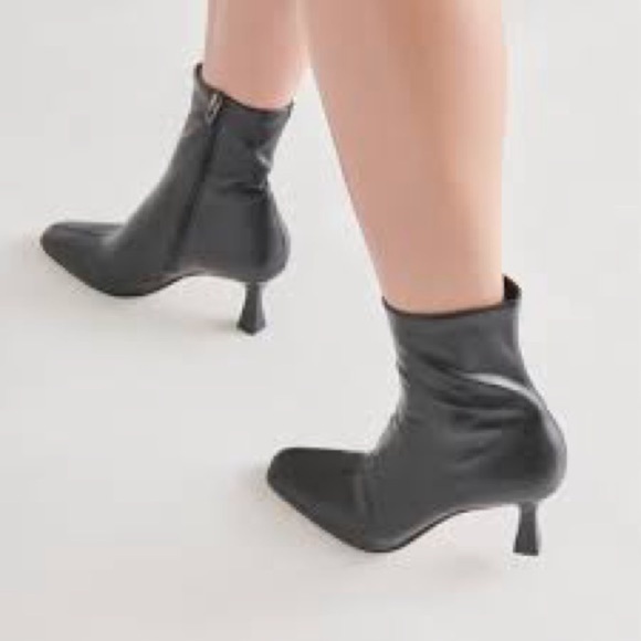Women’s Open Edit Black Leather Zip Up Heeled Booties Size 7.5 US! - Picture 5 of 10